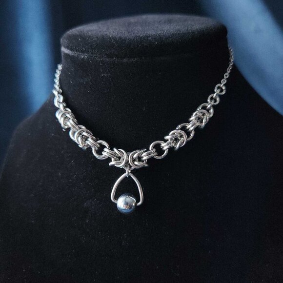 Gothic hematite dangly silver chainmaille choker necklace - Picture 11 of 11